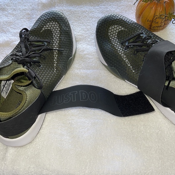 New without tags Nike trainers army green 8.5 - Picture 7 of 10